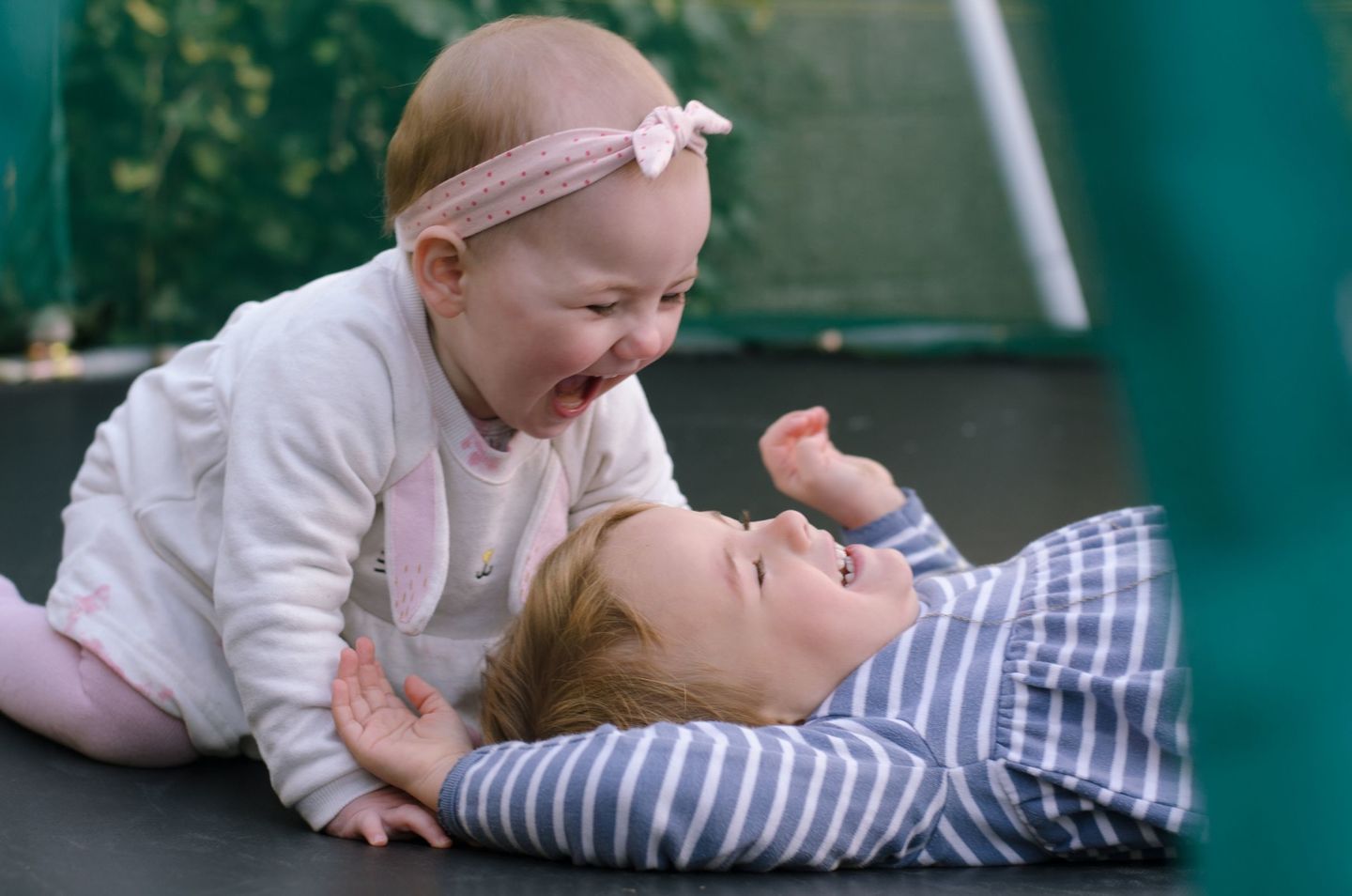 O mundo bão de quem tem irmã. Bella & Clara O mundo bão de quem tem irmã. Bella & Clara