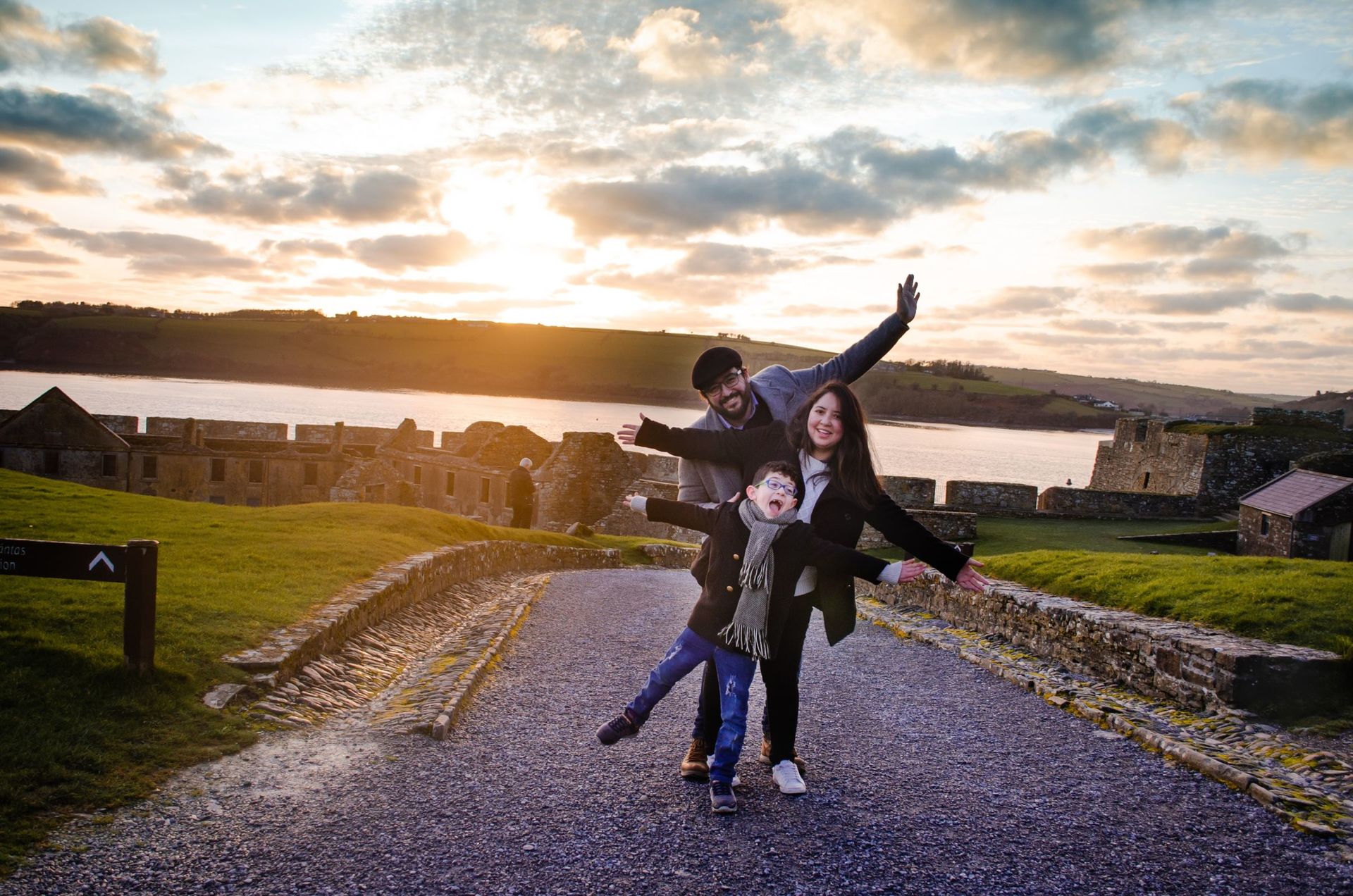Foto A family walk in Charles Fort in Kinsale. Foto A family walk in Charles Fort in Kinsale. - Imagem 20