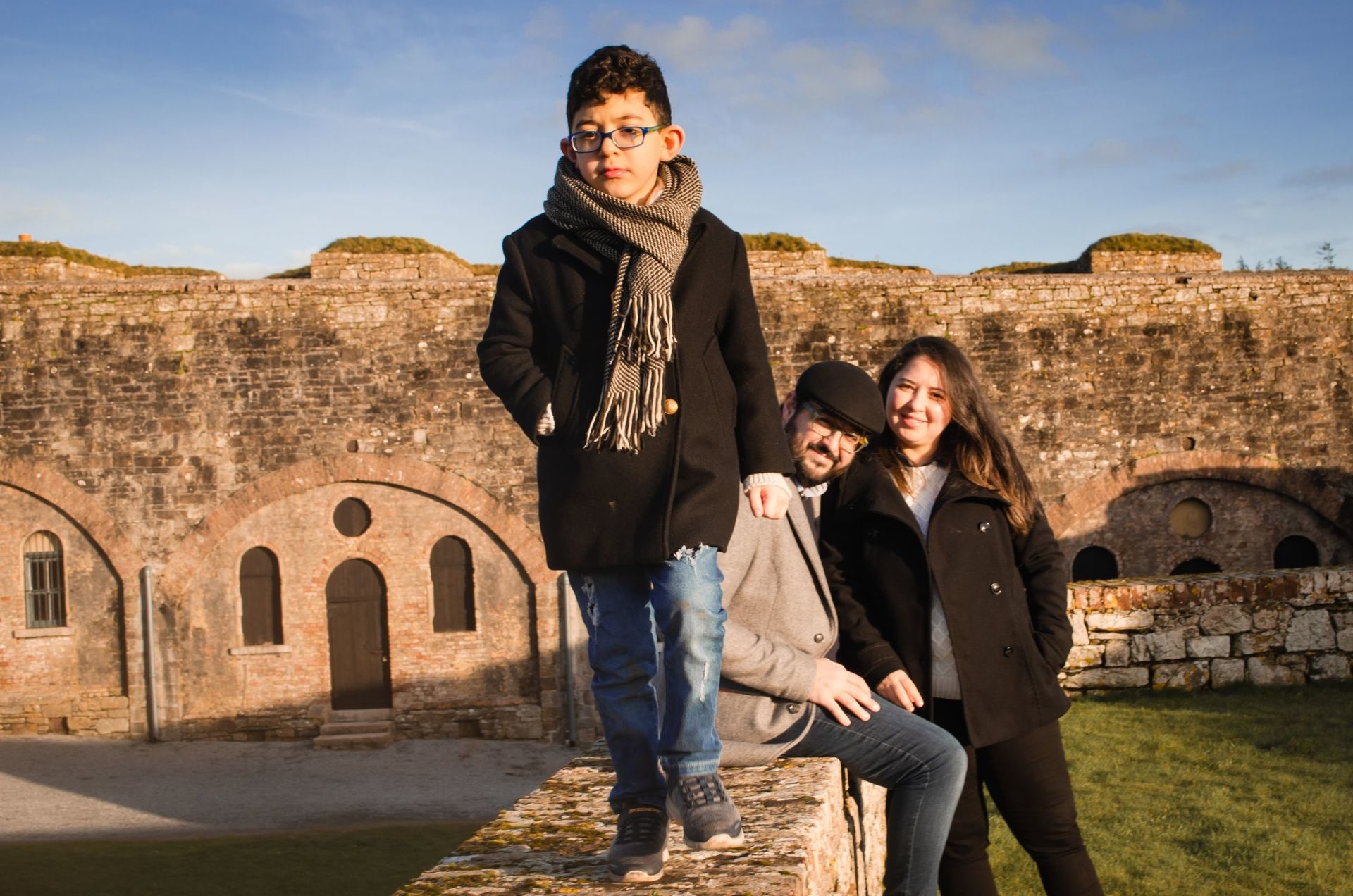 Foto A family walk in Charles Fort in Kinsale. Foto A family walk in Charles Fort in Kinsale. - Imagem 11