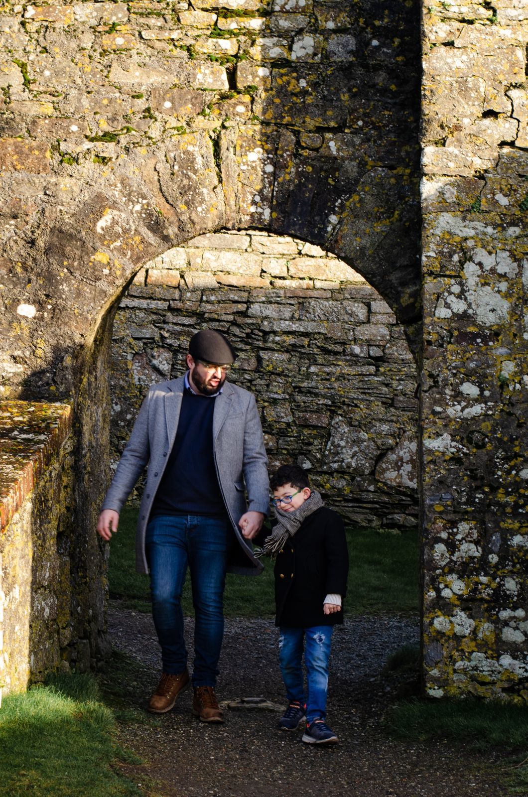 Foto A family walk in Charles Fort in Kinsale. Foto A family walk in Charles Fort in Kinsale. - Imagem 8