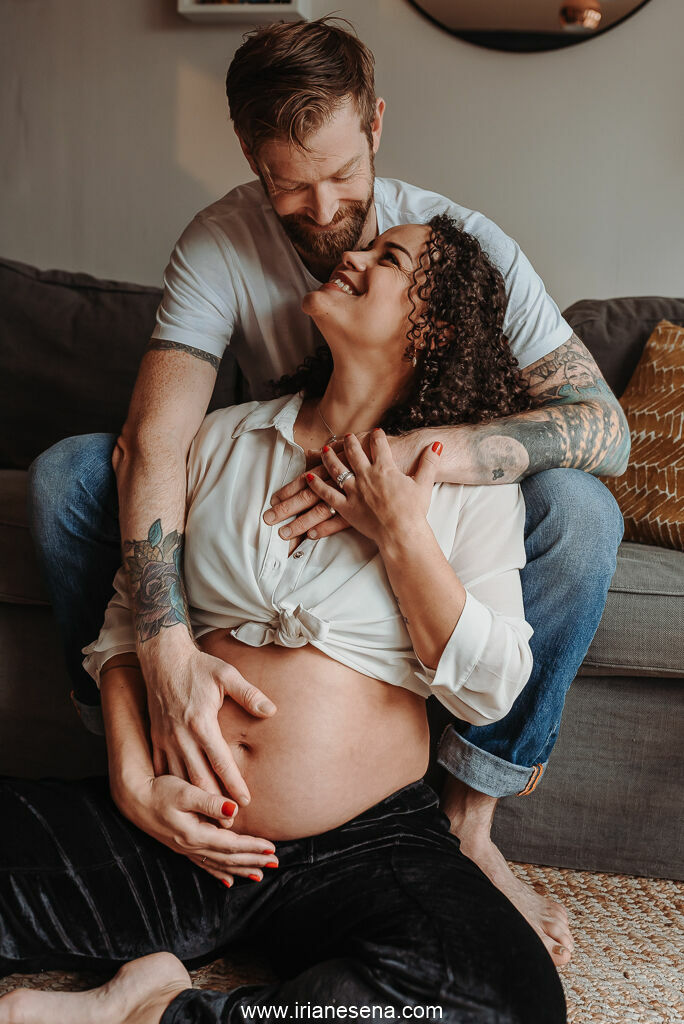 Foto Lifestyle Maternity photoshoot in Cork - at home session. Foto Lifestyle Maternity photoshoot in Cork - at home session. - Imagem 4