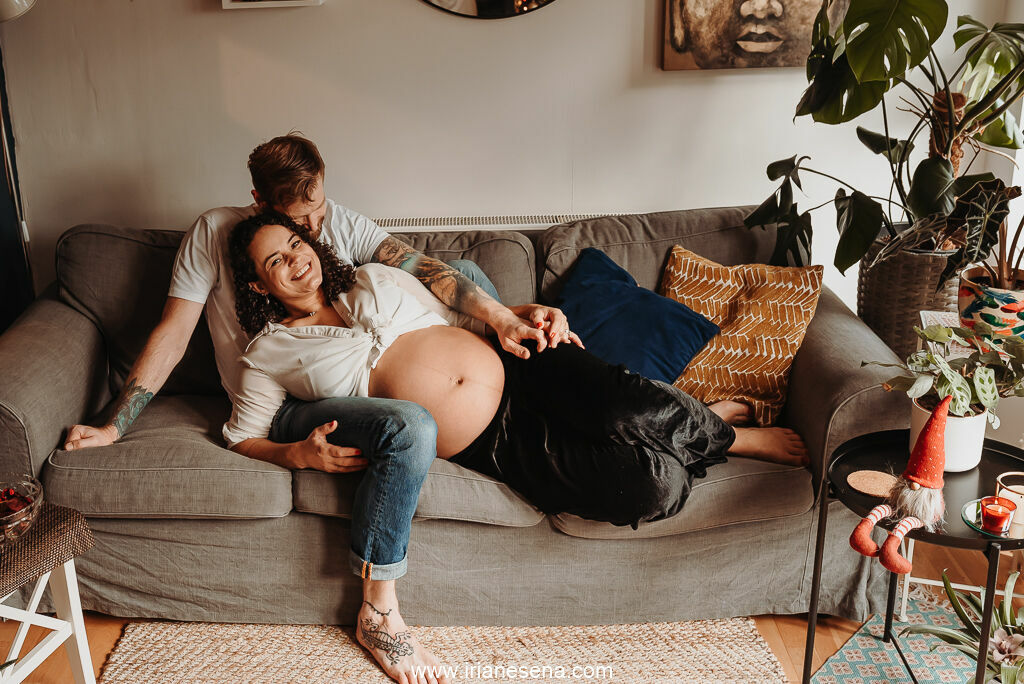 Foto Lifestyle Maternity photoshoot in Cork - at home session. Foto Lifestyle Maternity photoshoot in Cork - at home session. - Imagem 8