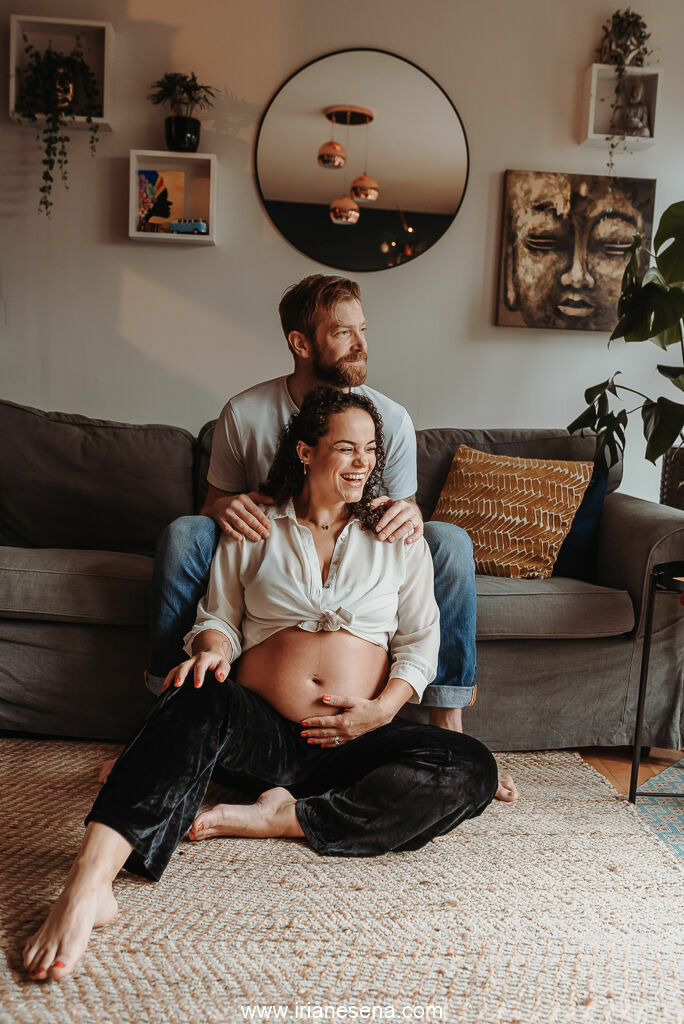 Foto Lifestyle Maternity photoshoot in Cork - at home session. Foto Lifestyle Maternity photoshoot in Cork - at home session. - Imagem 3