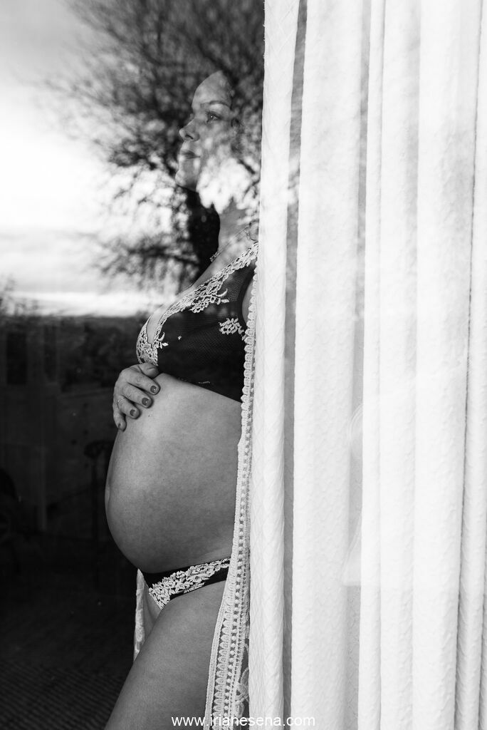Foto Lifestyle Maternity photoshoot in Cork - at home session. Foto Lifestyle Maternity photoshoot in Cork - at home session. - Imagem 18