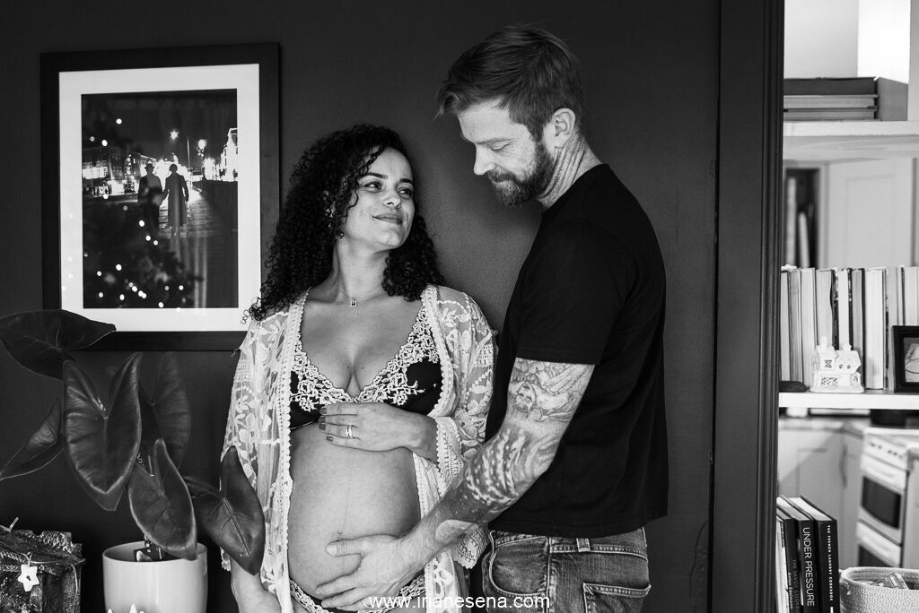 Foto Lifestyle Maternity photoshoot in Cork - at home session. Foto Lifestyle Maternity photoshoot in Cork - at home session. - Imagem 22
