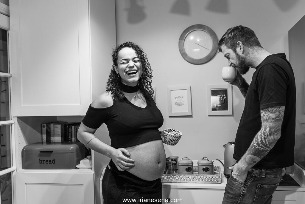 Foto Lifestyle Maternity photoshoot in Cork - at home session. Foto Lifestyle Maternity photoshoot in Cork - at home session. - Imagem 24