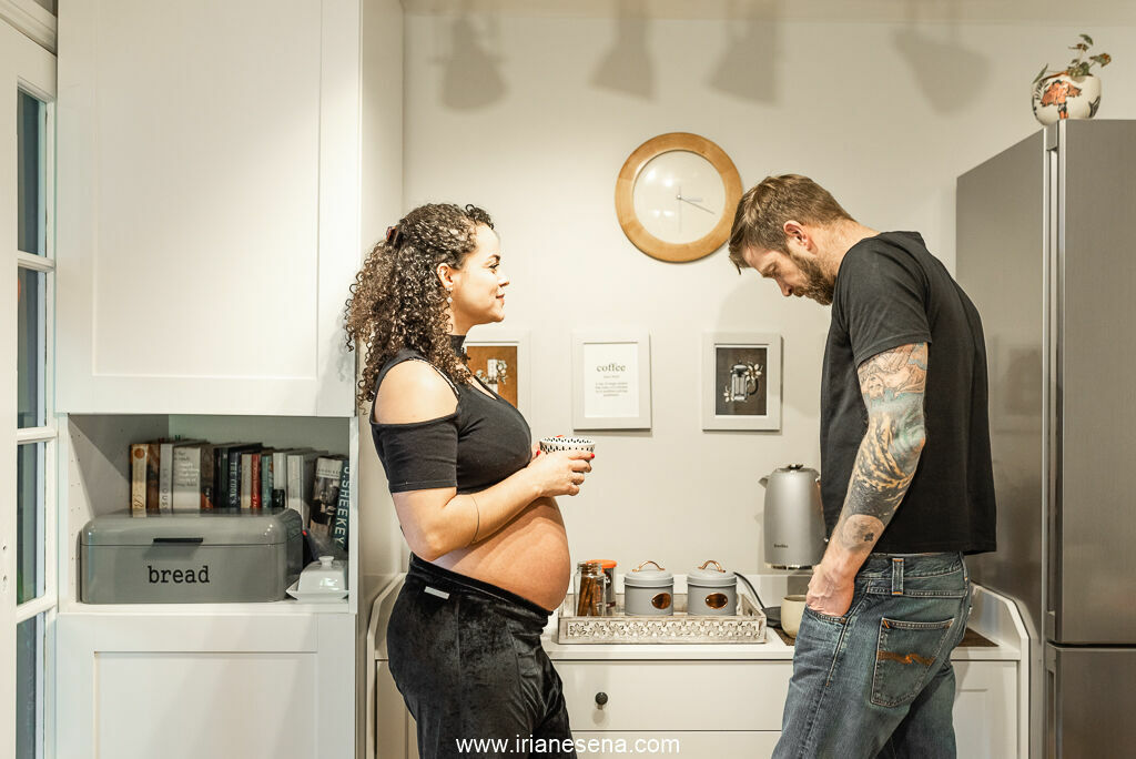 Foto Lifestyle Maternity photoshoot in Cork - at home session. Foto Lifestyle Maternity photoshoot in Cork - at home session. - Imagem 26