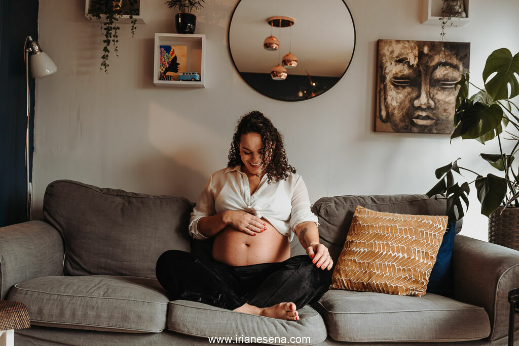 Foto Lifestyle Maternity photoshoot in Cork - at home session. Foto Lifestyle Maternity photoshoot in Cork - at home session. - Imagem 2